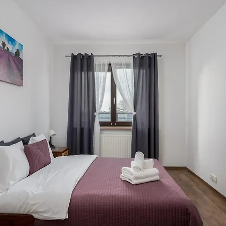 Lea Cosy By Bookinghost * Krakau